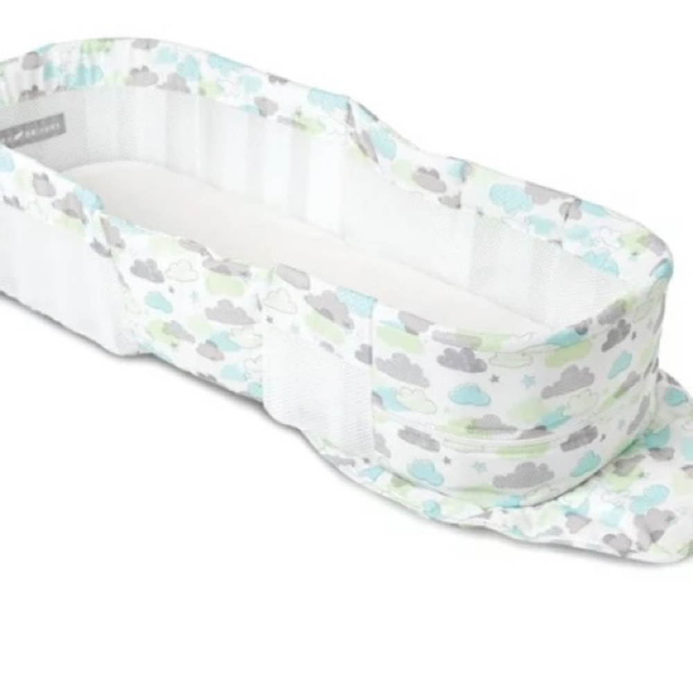 Baby delight Snuggle nest bassinet